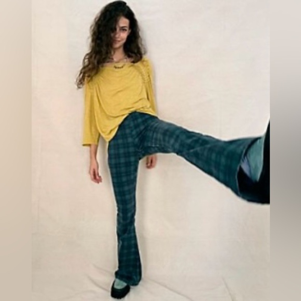 NEW-Free People-NWOT-Penny-Pull-On Flare Jeans In Pine Combo, SZ 25